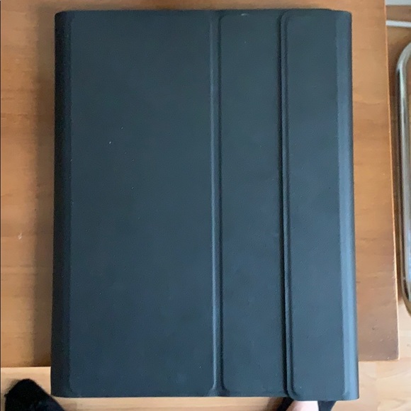 iPad case + chargeable wireless Bluetooth keyboard - Picture 4 of 9